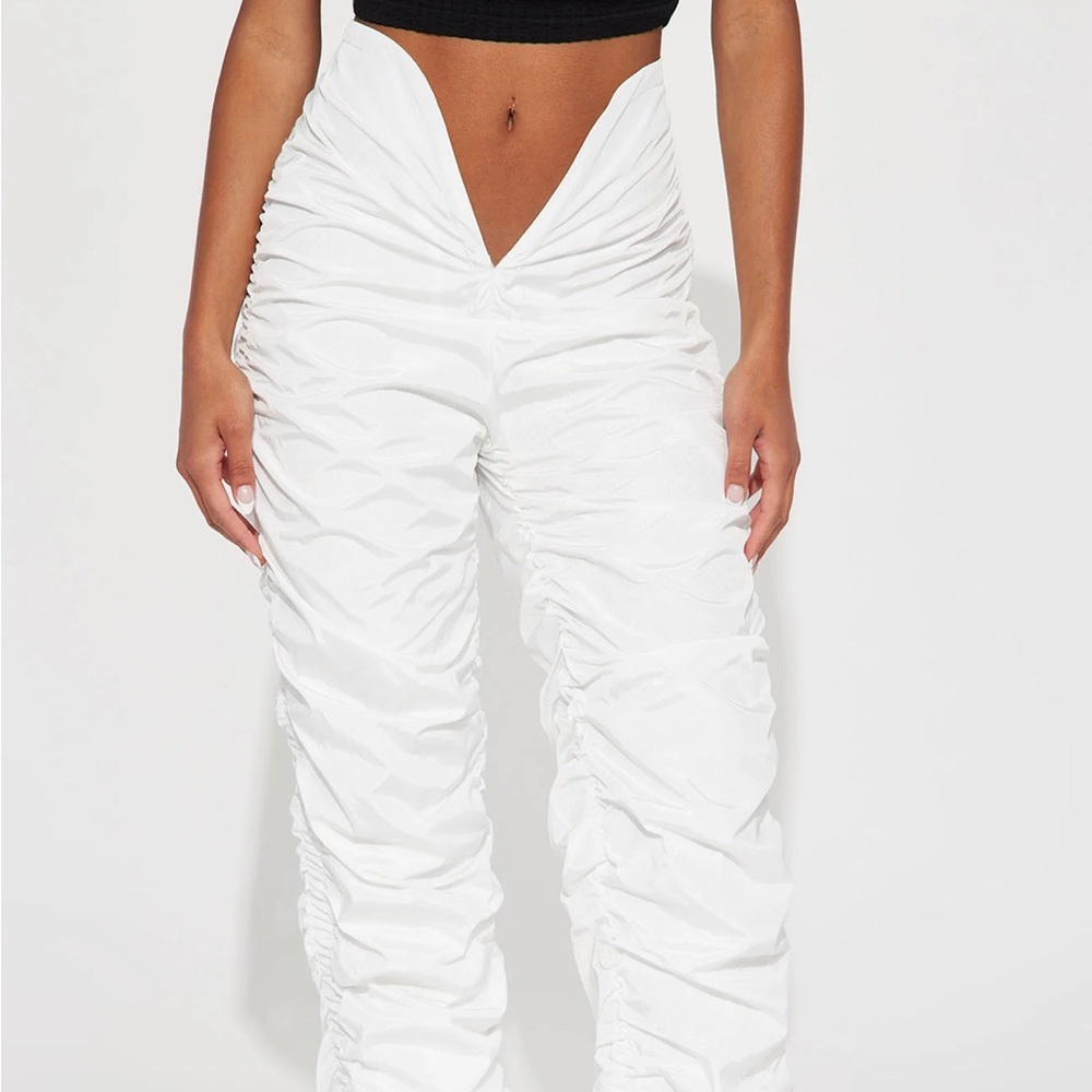 Fashion nova white ruched v cut parachute pants size medium